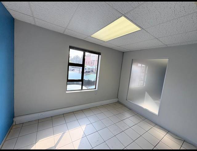 140M² OFFICE TO LET IN FOURWAYS